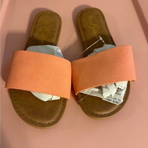 Cute sandals in size 6